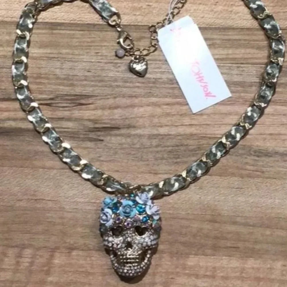 NWT Betsey Johsnon Sugar Skull Necklace - Picture 10 of 14
